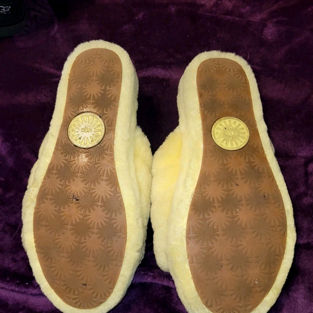 UGG Women's Fluffy Yellow Slippers Size 10 Pre Owned Good Condition - Picture 3 of 4